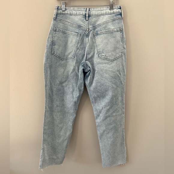 NWT Old Navy Ripped Light Wash High Waisted Curvy O.G. Straight Split Hem Jean - Picture 2 of 6
